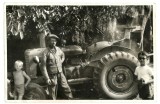Otec alexander pri traktore, bratranci Ján Novák, Leonard Novák